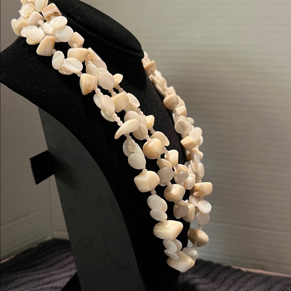 Elegant Cream Polished Stone Beaded Necklace - Picture 7 of 8